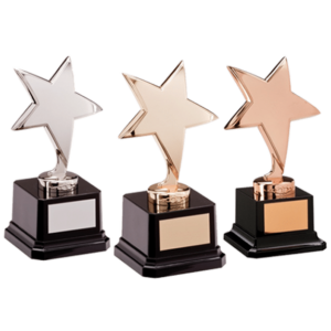 Metallstjärna på svart plastsockel, Guld, silver eller bronsutförande
