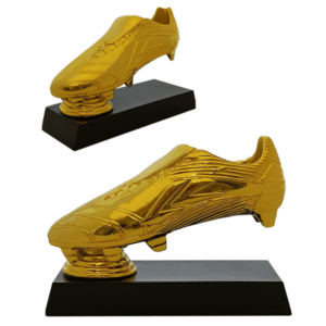 Guldsko på svart socke