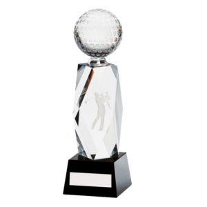 Golfpokal med golfare lasergraverat inuti glaset.